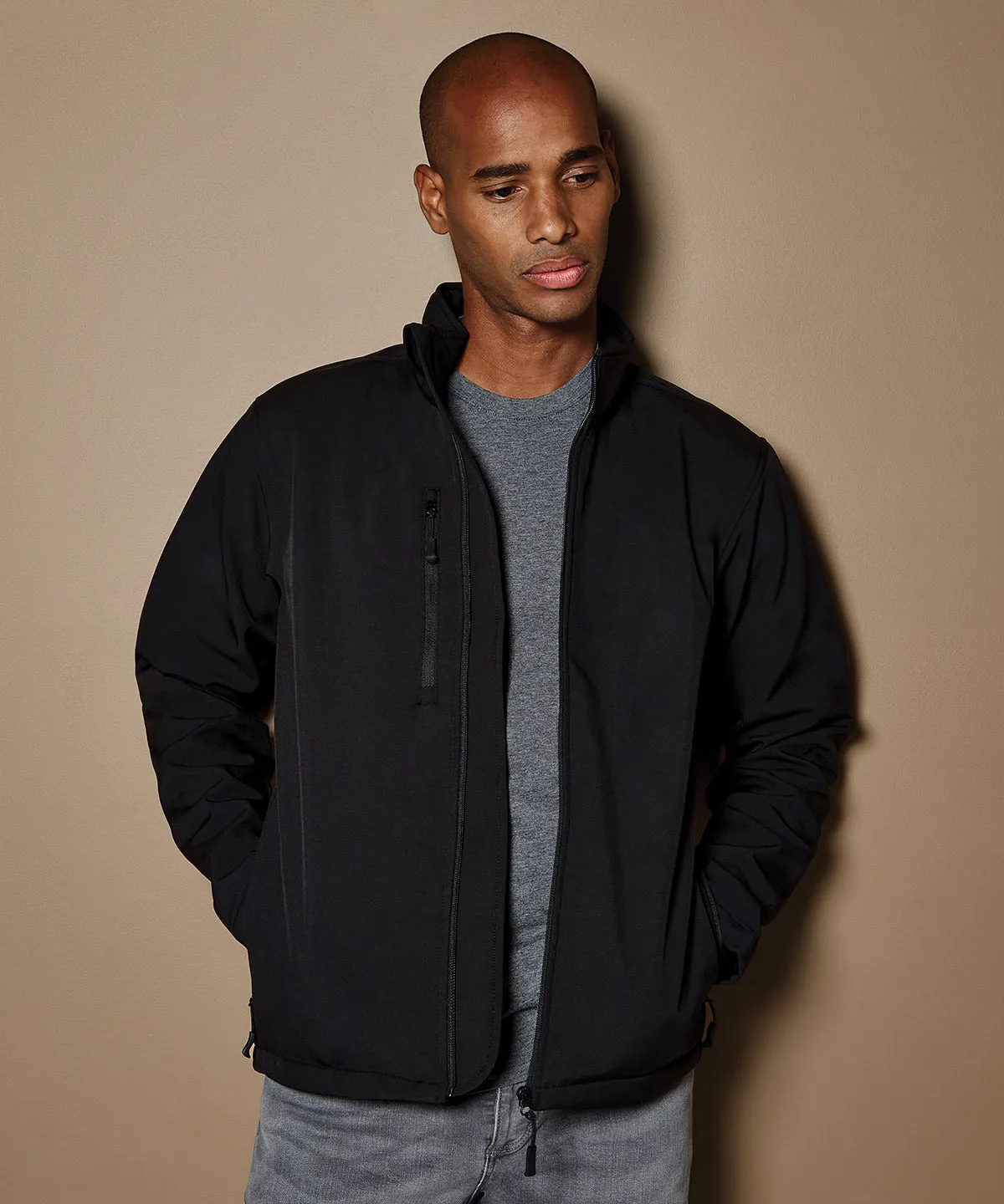 Black - Corporate softshell jacket (regular fit)