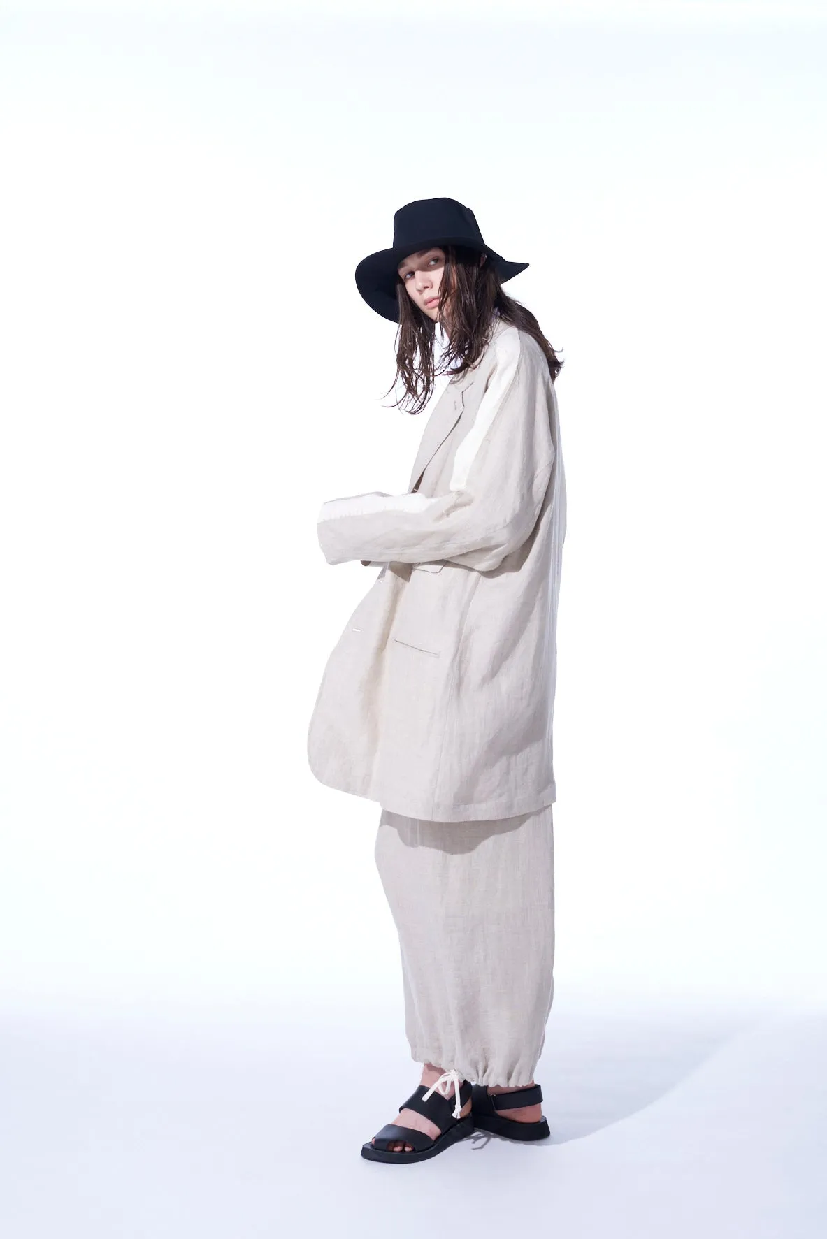 LINEN GAUZE DUAL FABRIC OVERSIZED RAGLAN SLEEVED JACKET WITH CUT-OUT DESIGN