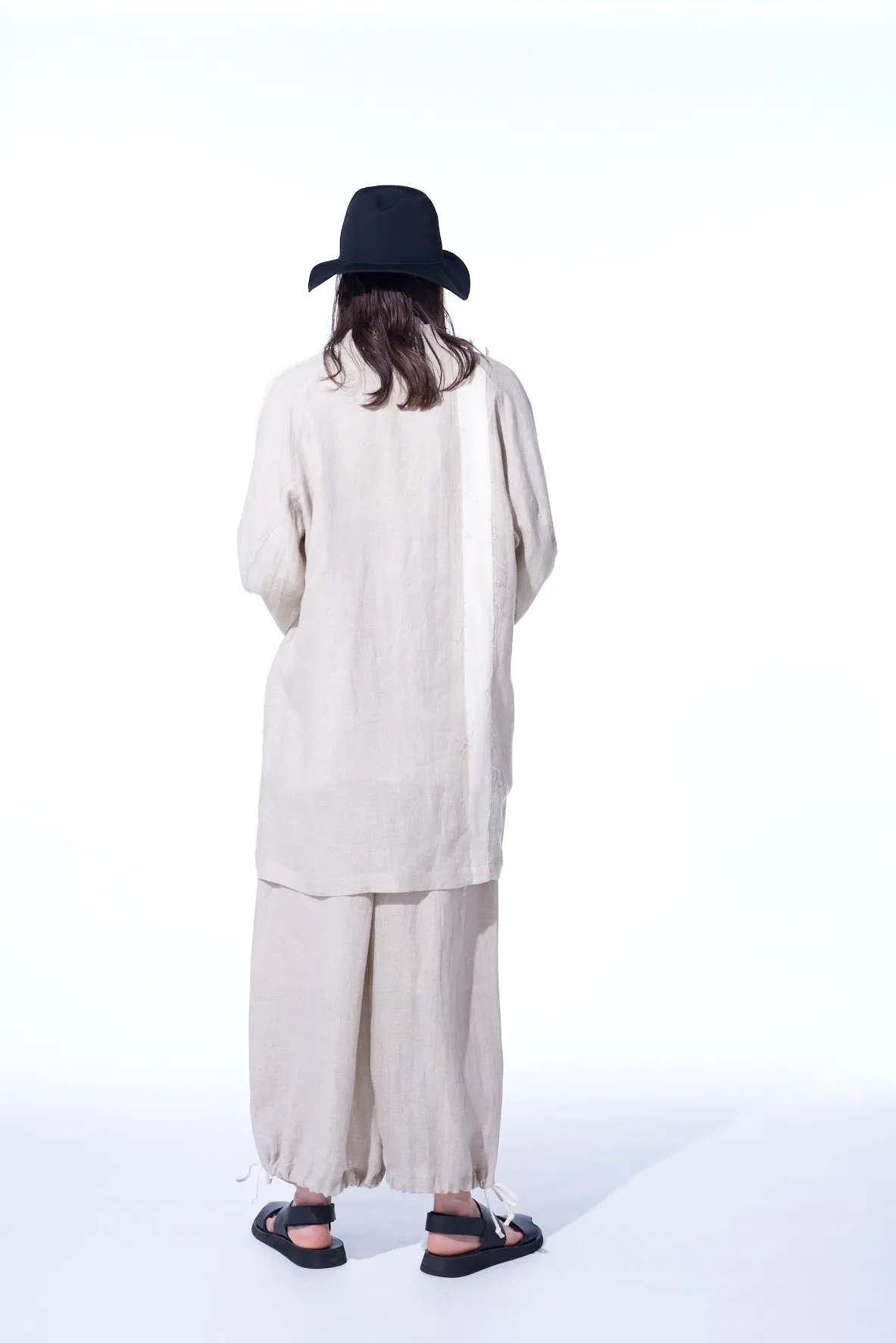 LINEN GAUZE DUAL FABRIC OVERSIZED RAGLAN SLEEVED JACKET WITH CUT-OUT DESIGN